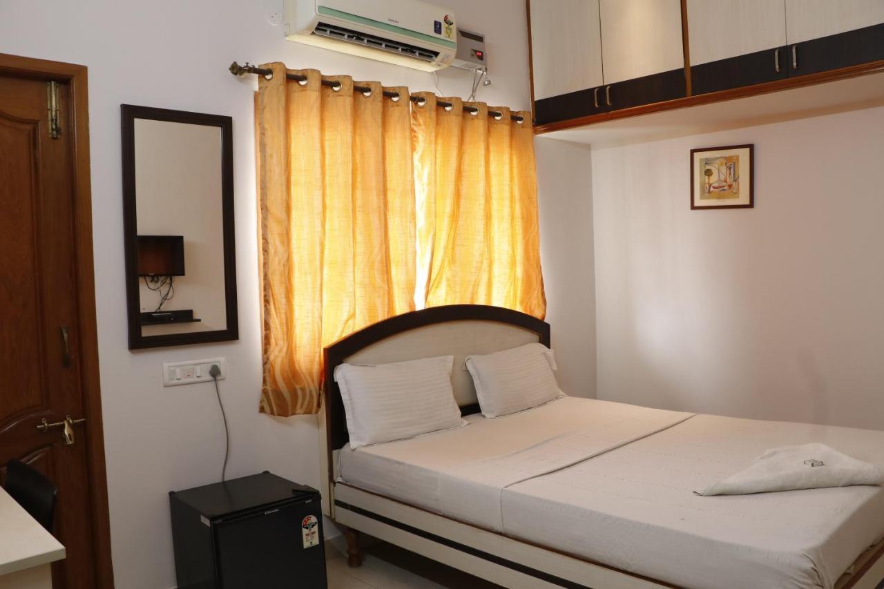 Fiesta House Pallikaranai Chennai Exterior photo