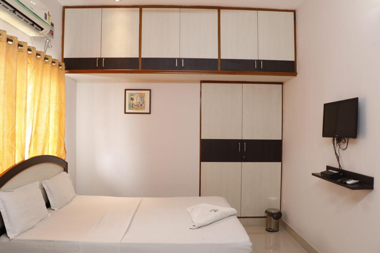 Fiesta House Pallikaranai Chennai Exterior photo